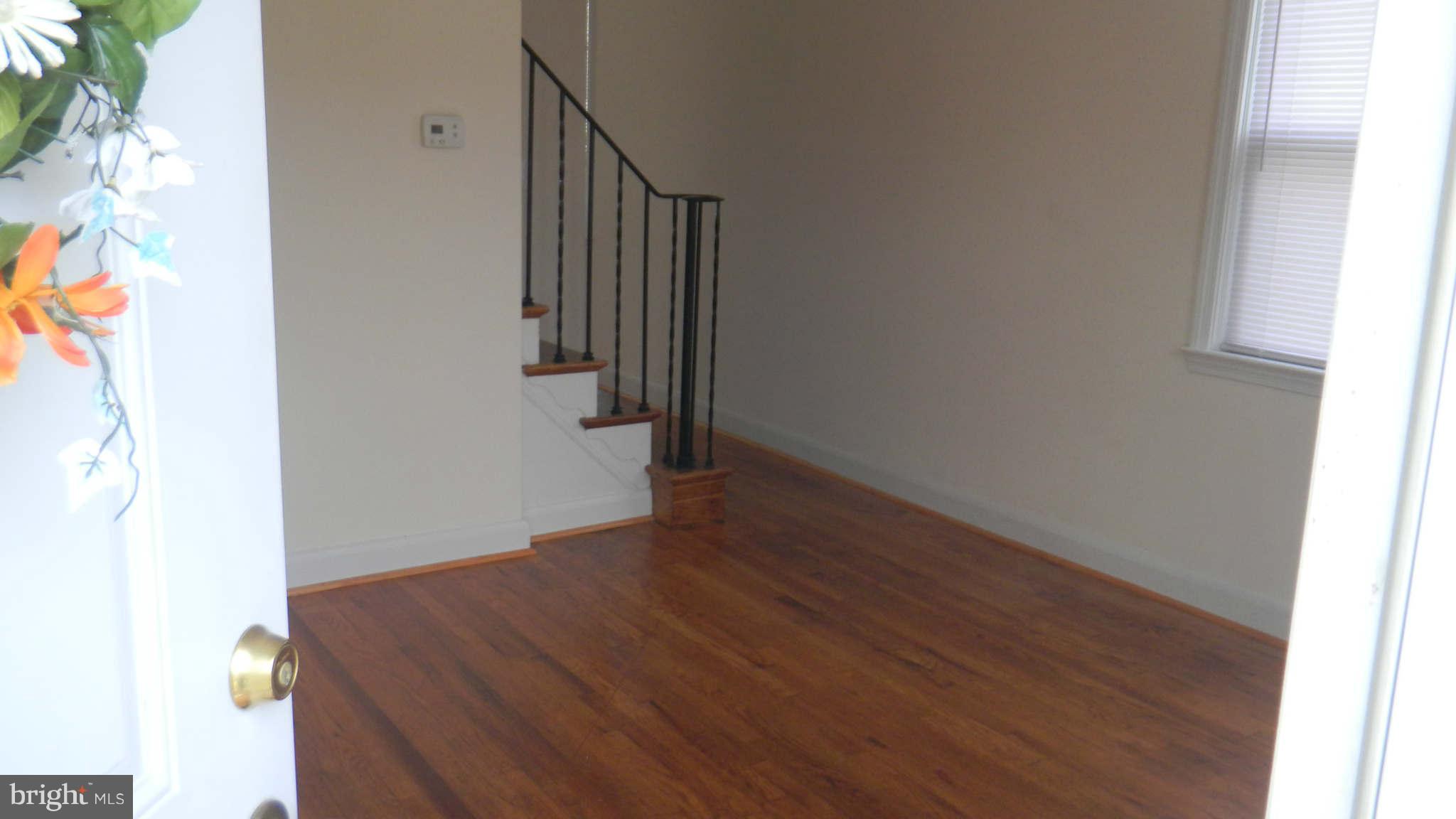 4856 Greencrest Road Baltimore, MD 21206 - Photo 4 of 25 Living Room