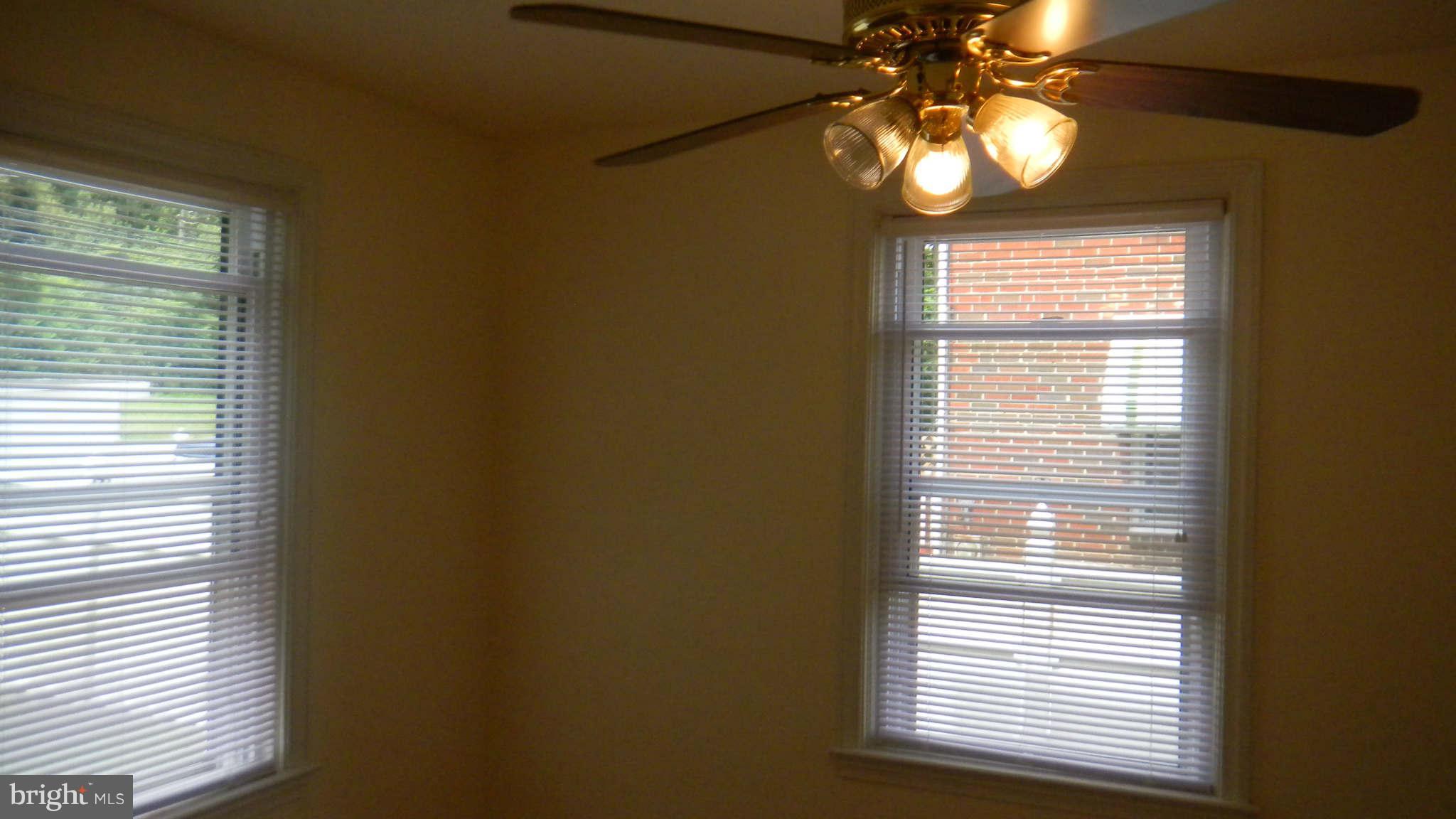 4856 Greencrest Road Baltimore, MD 21206 - Photo 8 of 25 Dining Room