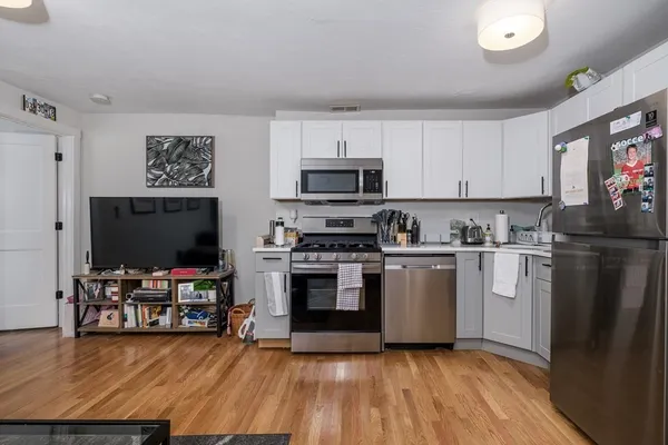$3,100 | 84 Emerson Street, Unit 1, Boston, MA 02127