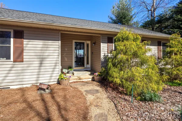 $695,000 | 405 Glen Echo Circle, Saluda, NC 28773