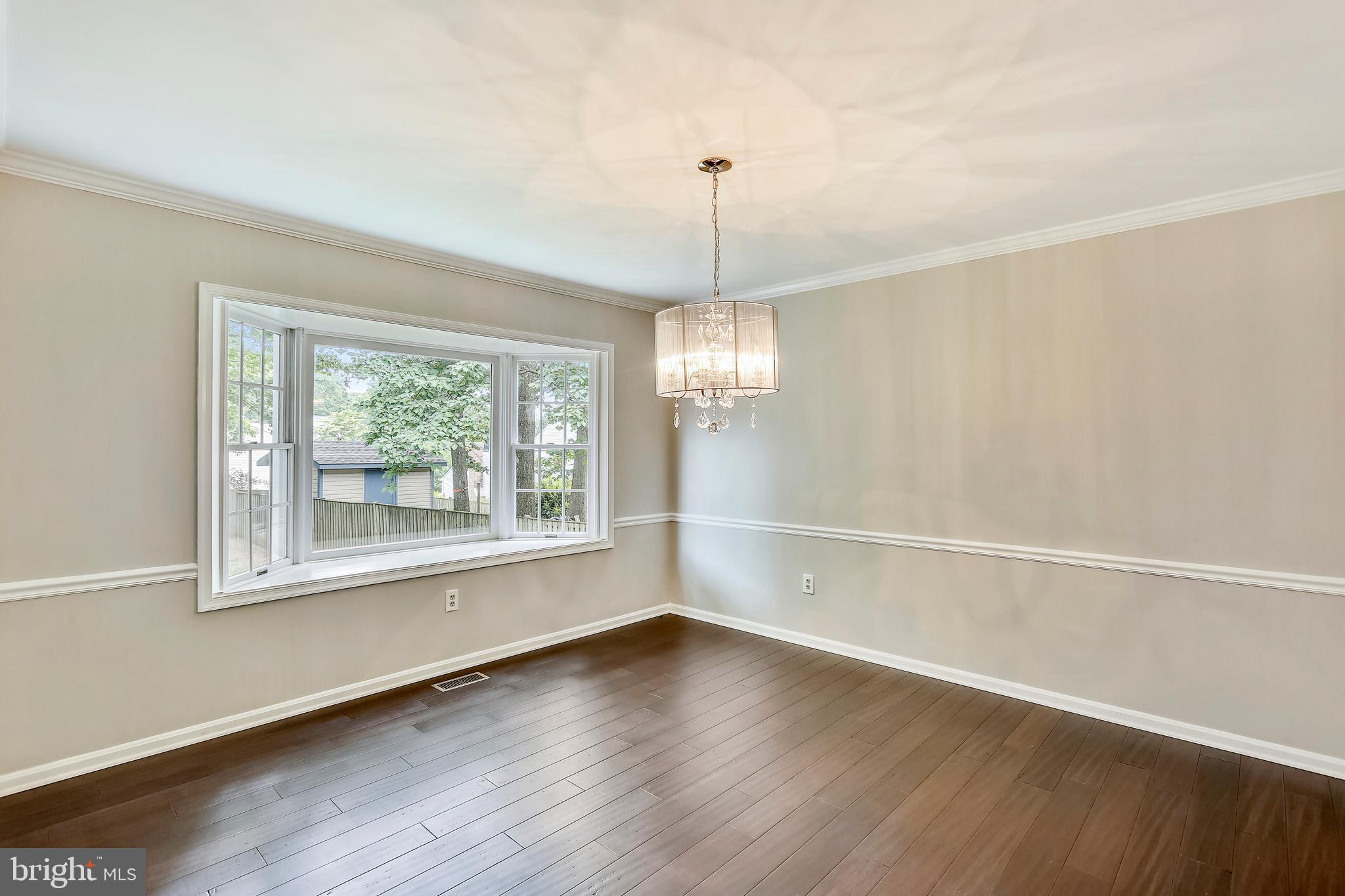 129 Summit Hall Road Gaithersburg, MD 20877 - Photo 11 of 48 Dining room with bay window