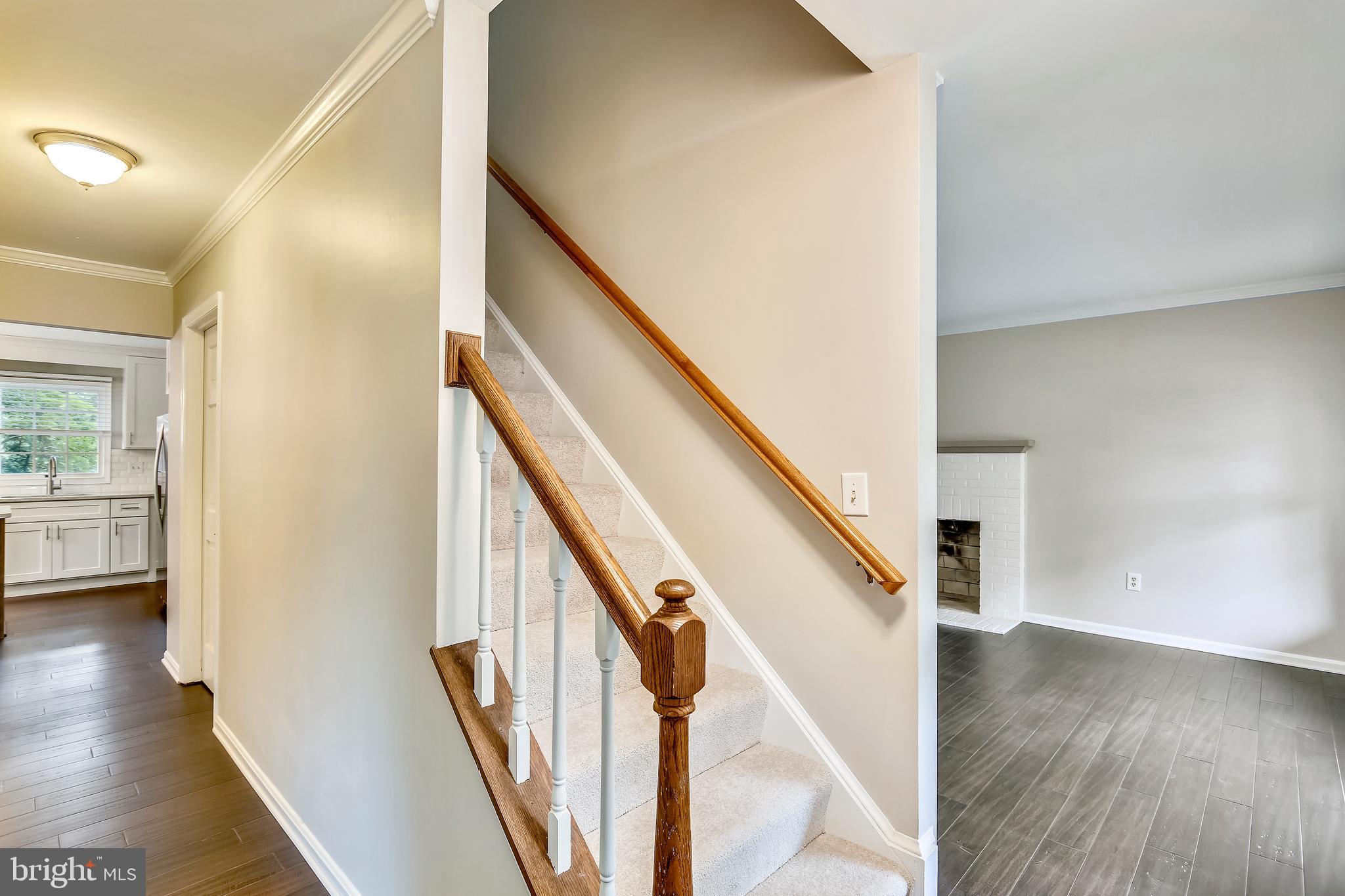129 Summit Hall Road Gaithersburg, MD 20877 - Photo 5 of 48 Foyer entry