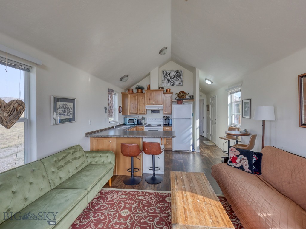 80 Glengarry Road Livingston, MT 59047 - Photo 60 of 79 ADU Living Room/Kitchen