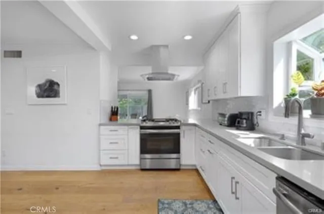 $1,359,000 | 22335 Kittridge Street, Woodland Hills, CA 91303