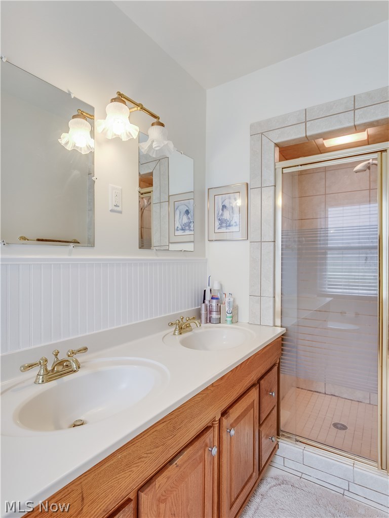 1072 Brandon Road Cleveland, OH 44112 - Photo 11 of 24 Master Bathroom.