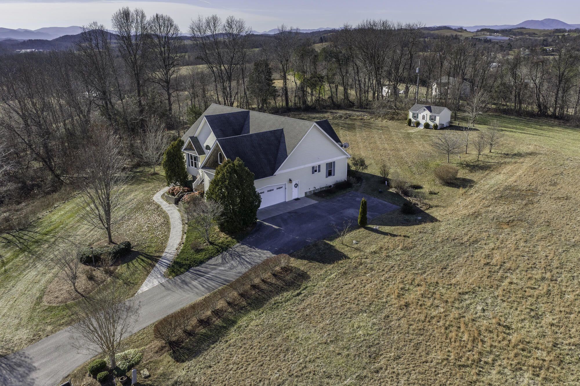 120 Springridge Lane Fairfield, VA 24435 - Photo 53 of 56 a view of a backyard with sitting area