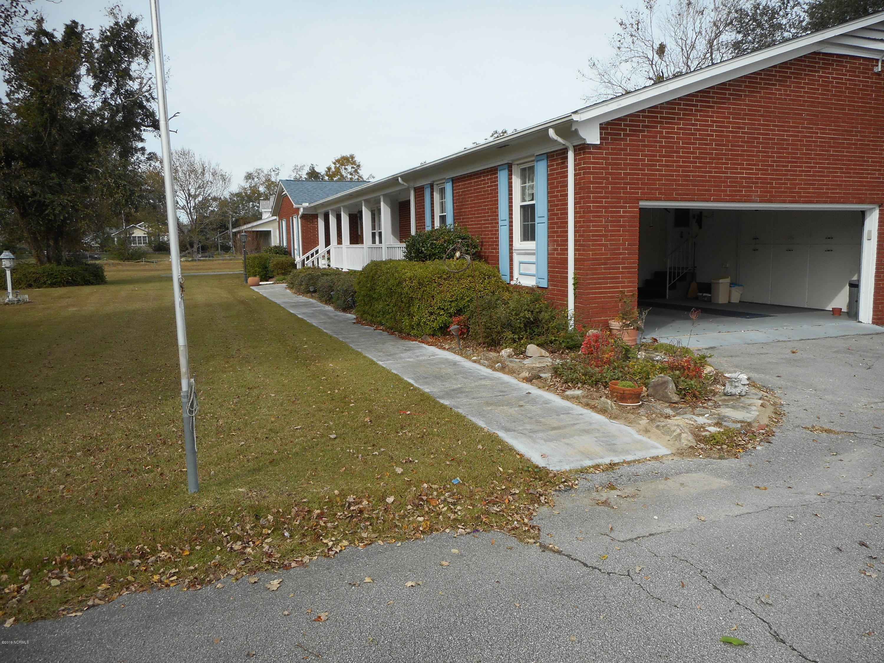558 Nine Foot Road Newport, NC 28570 - Photo 4 of 77 DSCN0484