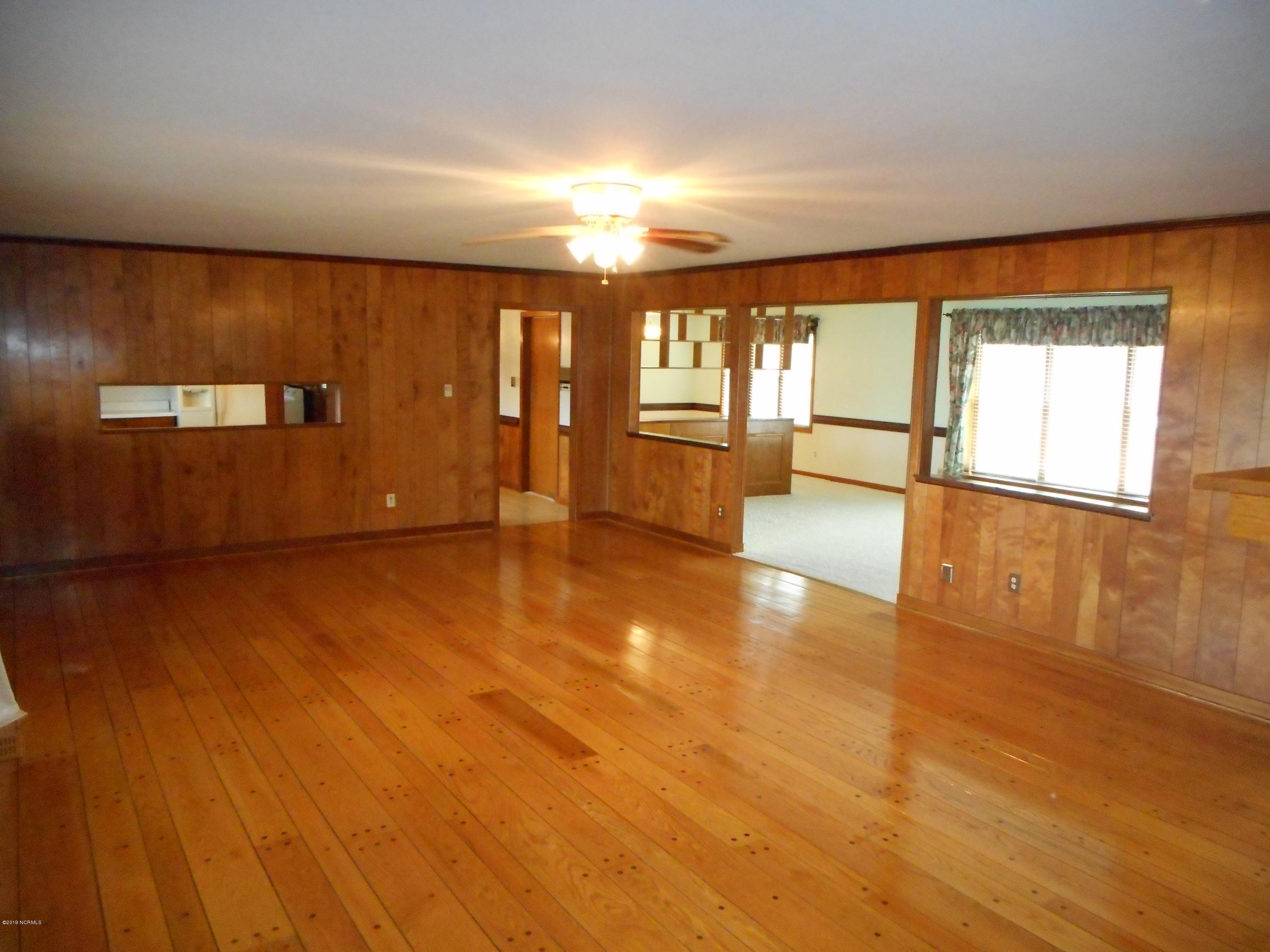 558 Nine Foot Road Newport, NC 28570 - Photo 6 of 77 DSCN0436