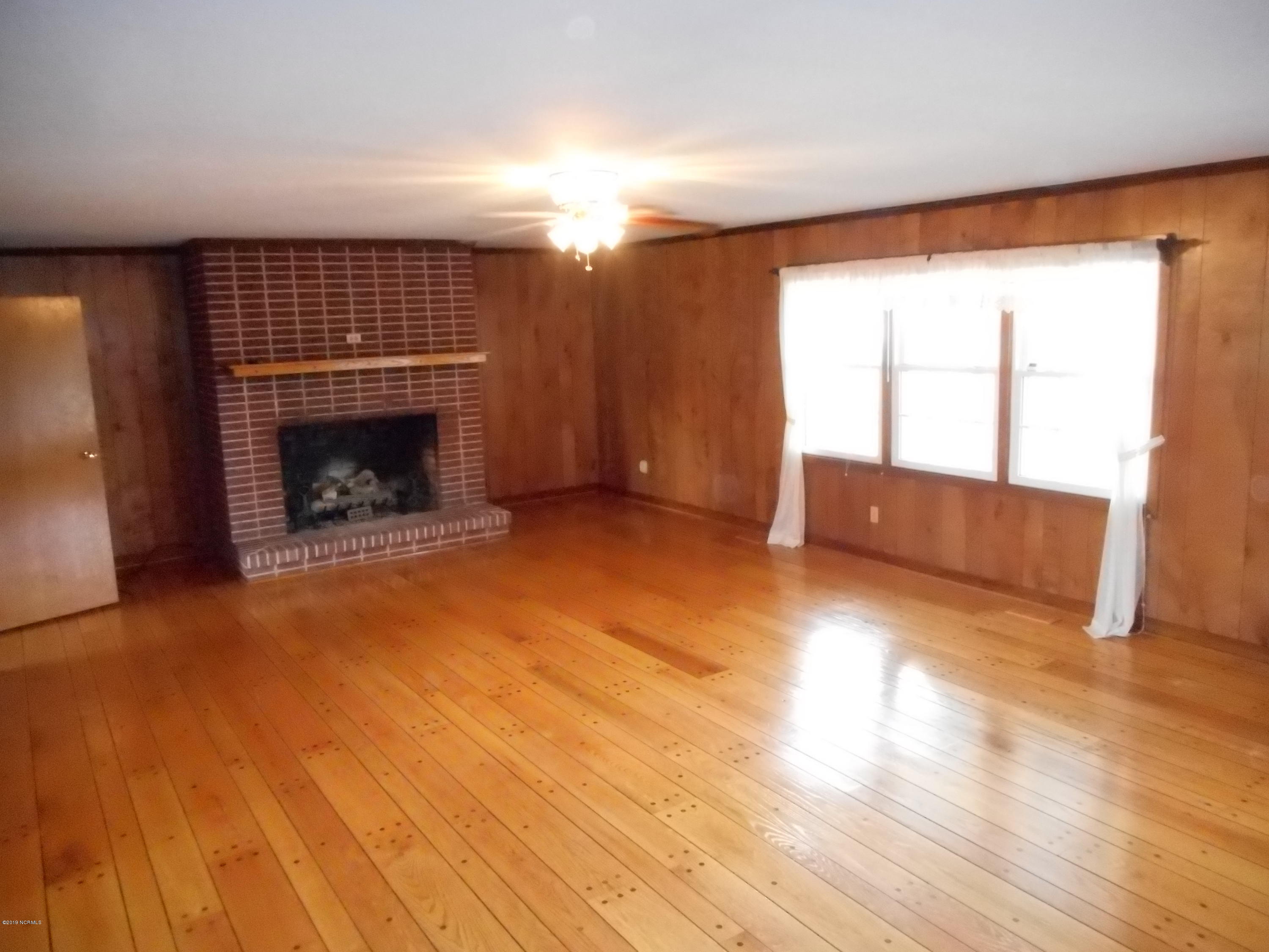558 Nine Foot Road Newport, NC 28570 - Photo 9 of 77 DSCN0434