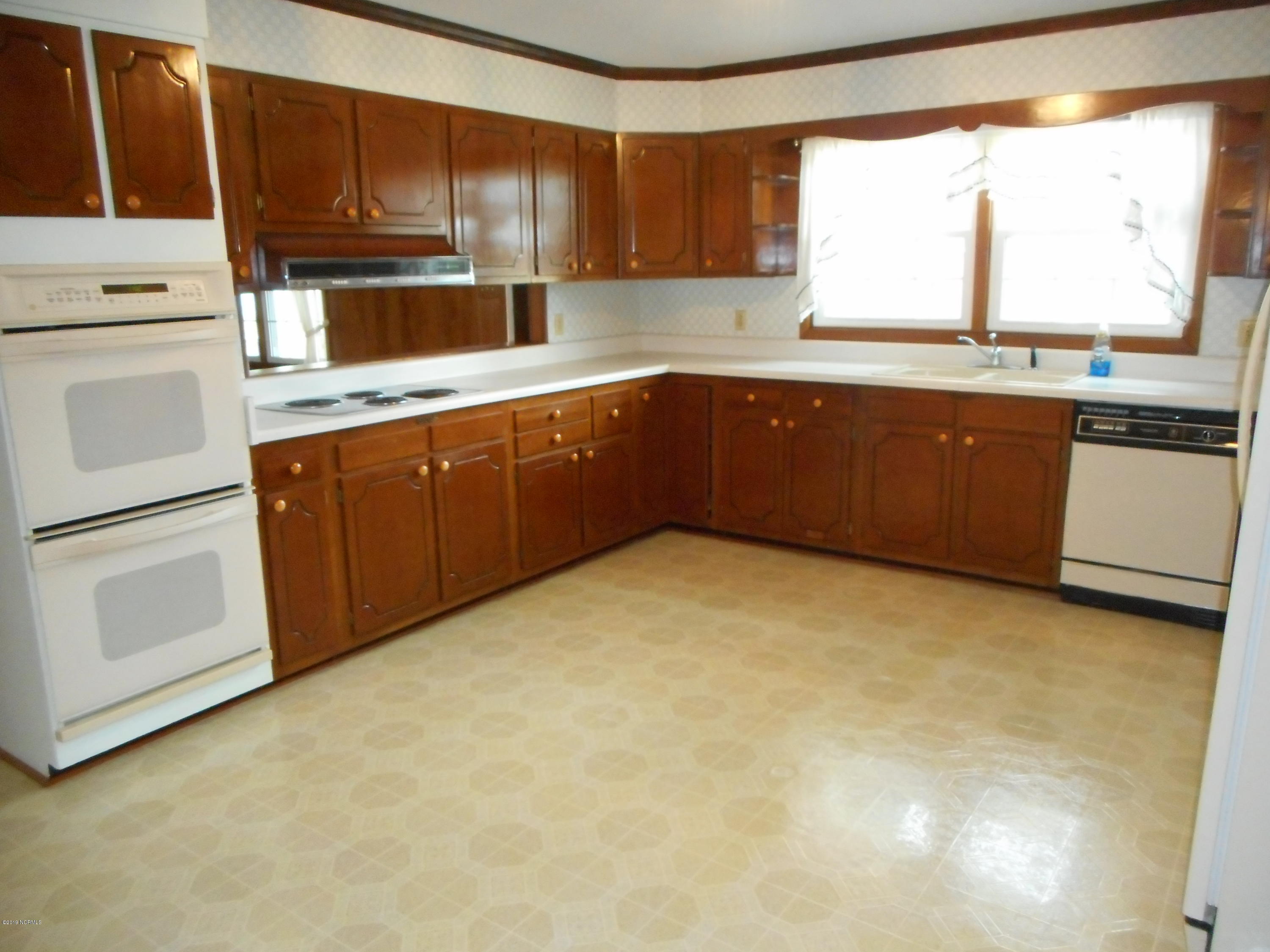 558 Nine Foot Road Newport, NC 28570 - Photo 10 of 77 DSCN0427