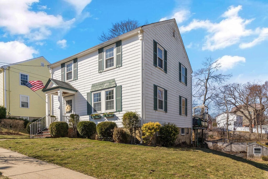 52 Summit Road Medford, MA 02155 - Photo 4 of 31 Gallery Image 4