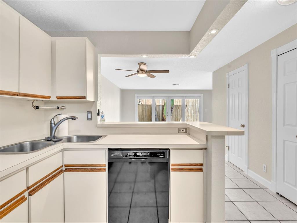 499 Southeast 13th Street, Unit 8E Fort Lauderdale, FL 33316 - Photo 11 of 34 a kitchen with a sink and a refrigerator