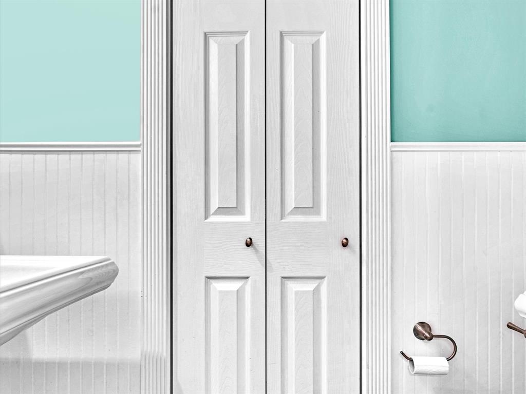 499 Southeast 13th Street, Unit 8E Fort Lauderdale, FL 33316 - Photo 13 of 34 a bathroom with a toilet and shower