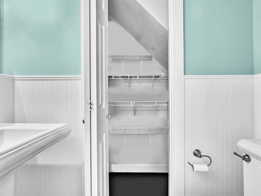 499 Southeast 13th Street, Unit 8E Fort Lauderdale, FL 33316 - Photo 14 of 34 a bathroom with a bathtub