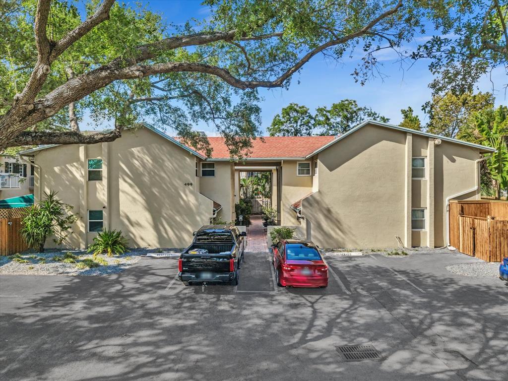 499 Southeast 13th Street, Unit 8E Fort Lauderdale, FL 33316 - Photo 32 of 34 a view of a house with a sink and a yard
