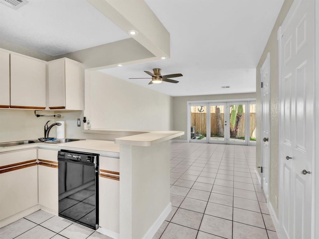 499 Southeast 13th Street, Unit 8E Fort Lauderdale, FL 33316 - Photo 9 of 34 a kitchen with a sink cabinets and window