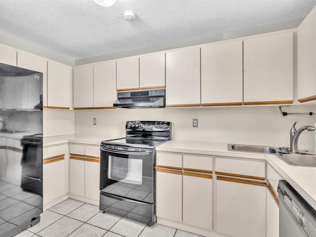 499 Southeast 13th Street, Unit 8E Fort Lauderdale, FL 33316 - Photo 10 of 34 a kitchen with cabinets appliances and a sink