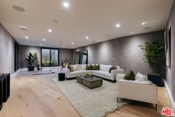 $17,500 | 5988 West 76th Street, Los Angeles, CA 90045