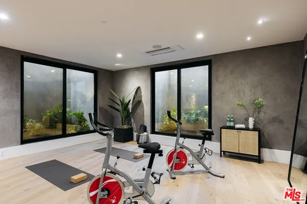 $17,500 | 5988 West 76th Street, Los Angeles, CA 90045