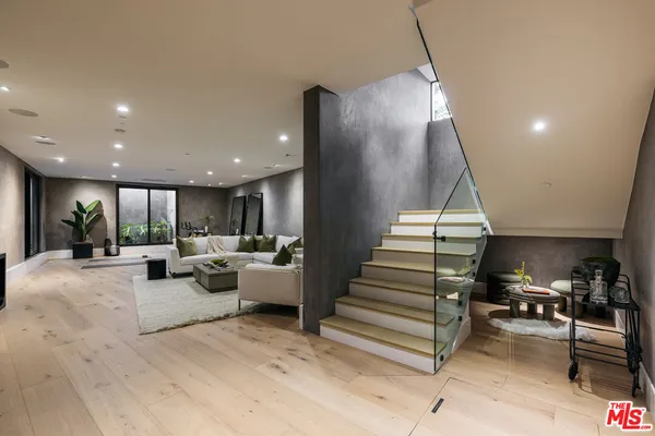 $17,500 | 5988 West 76th Street, Los Angeles, CA 90045