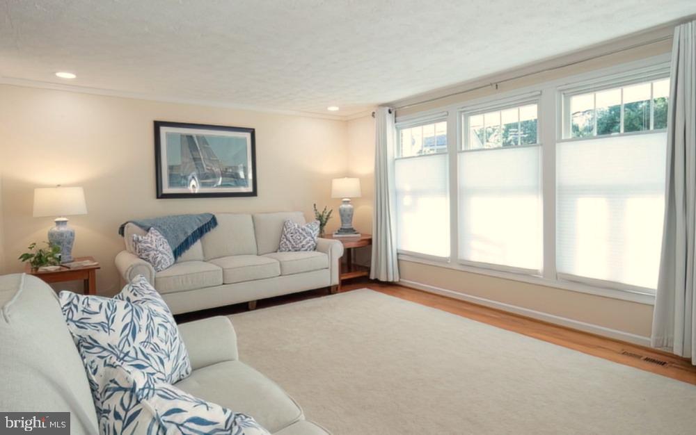 333 Brunswick Place Riva, MD 21140 - Photo 6 of 60 Living Room