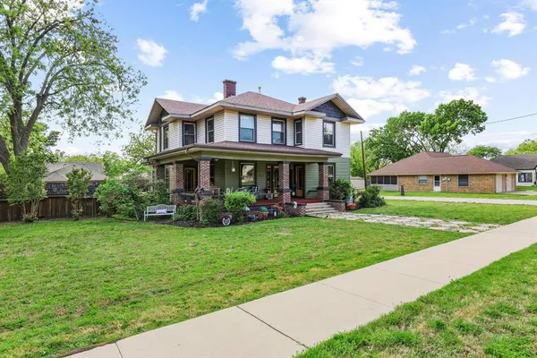 $549,900 | 530 South Waco Street, Van Alstyne, TX 75495