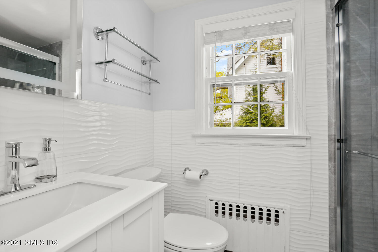1 Palmer Lane Riverside, CT 06878 - Photo 11 of 15 Bathroom (2nd Floor)