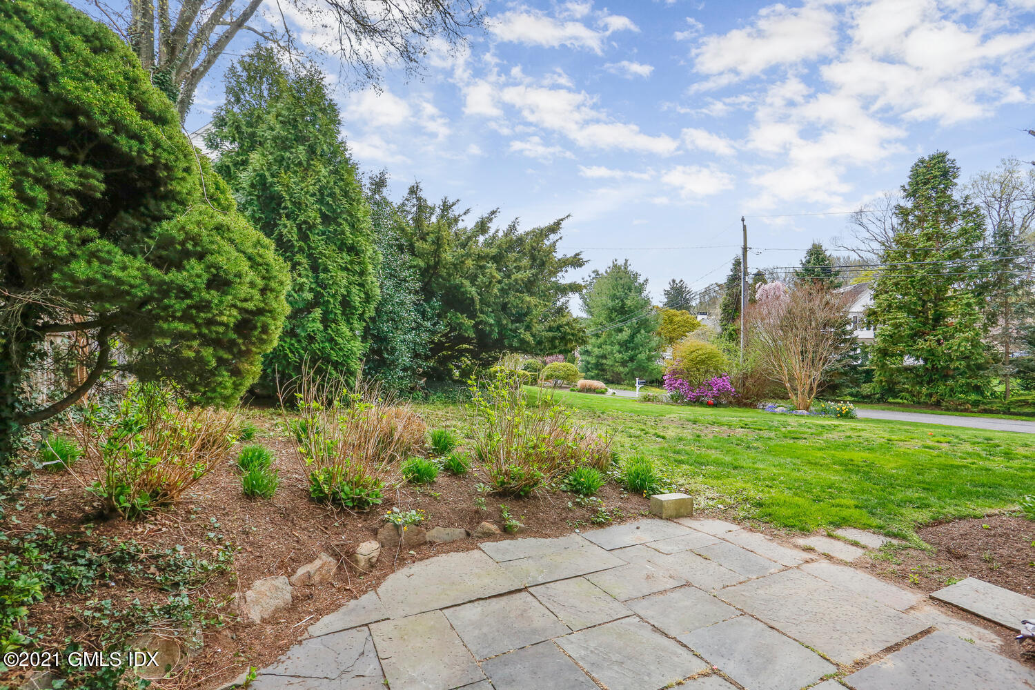 1 Palmer Lane Riverside, CT 06878 - Photo 13 of 15 Side Yard 2 (Palmer Ln)