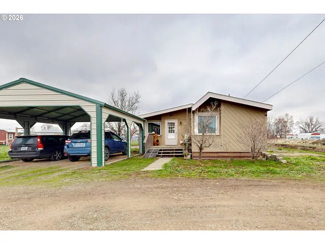 a house view with a outdoor space