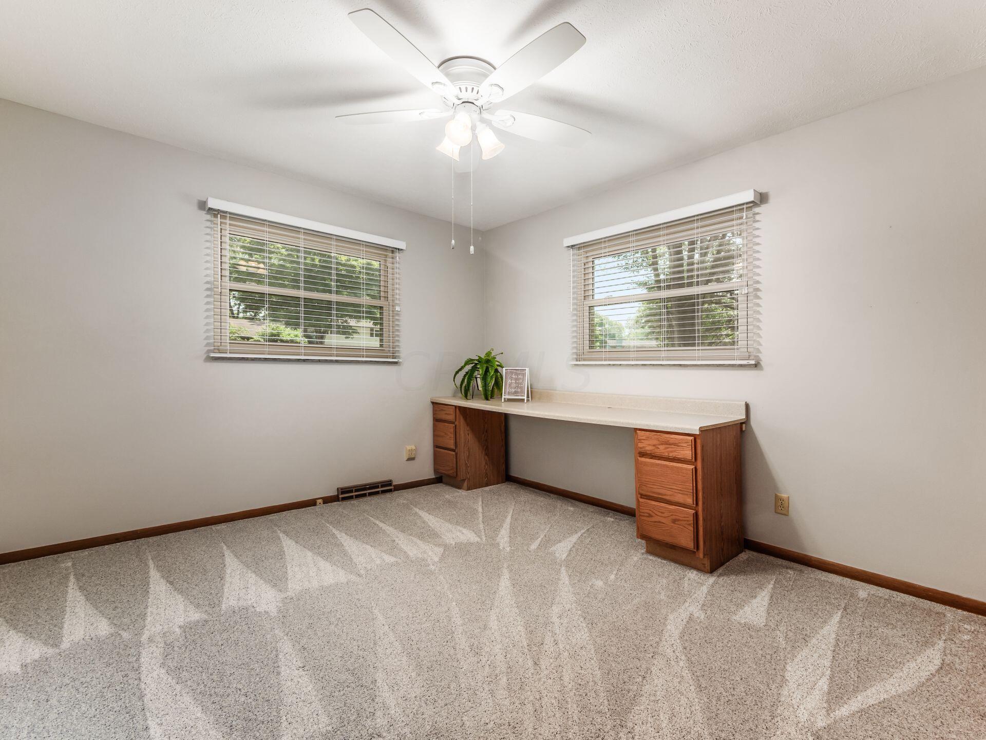 995 Plum Ridge Columbus, OH 43213 - Photo 18 of 41 Bedroom 2