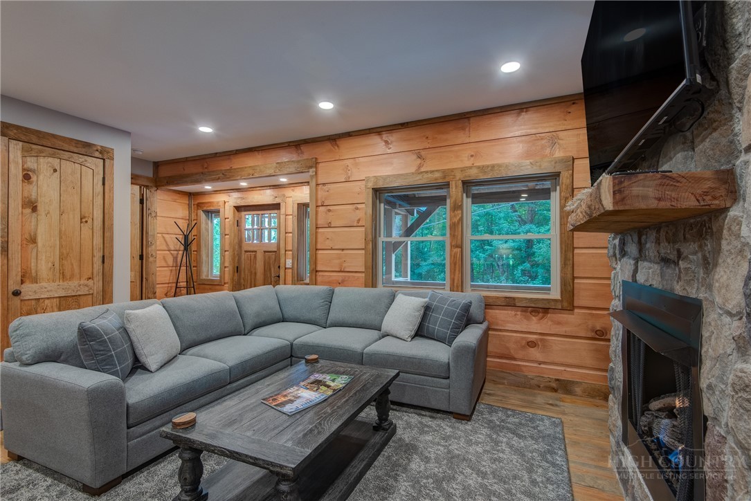 1015 Pine Ridge Road Beech Mountain, NC 28604 - Photo 9 of 41