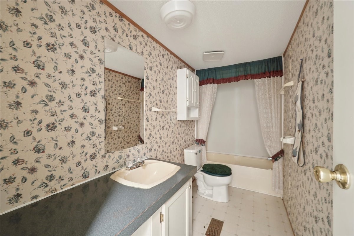 6505 County Road 200 Brookeland, TX 75931 - Photo 29 of 34 a bathroom with a sink and mirror with bathtub