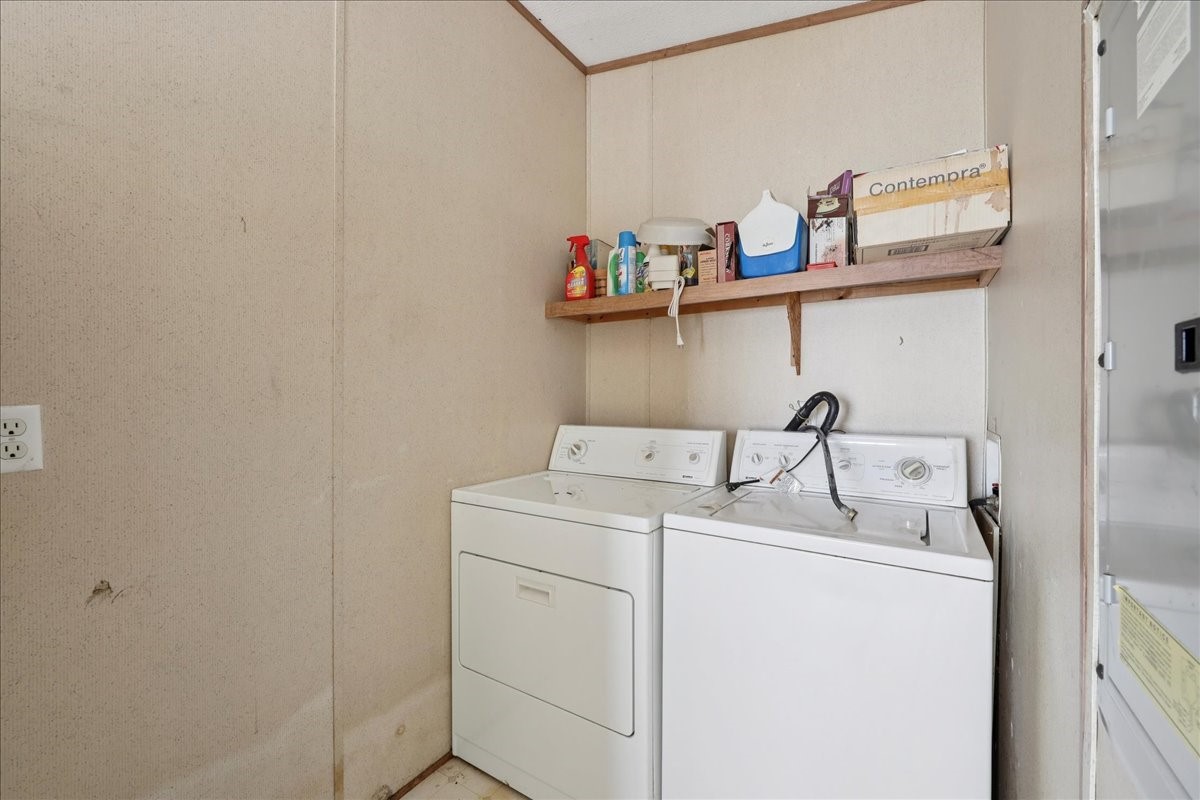 6505 County Road 200 Brookeland, TX 75931 - Photo 30 of 34 a utility room with dryer and washer
