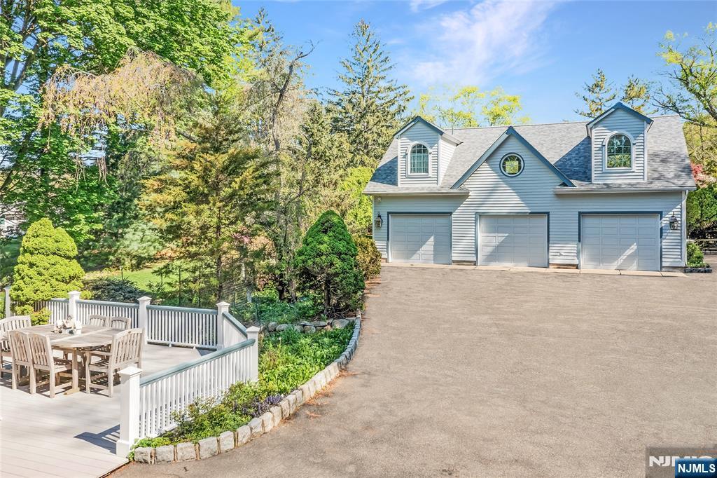 11 Lower Cross Road Saddle River, NJ 07458 - Photo 29 of 35