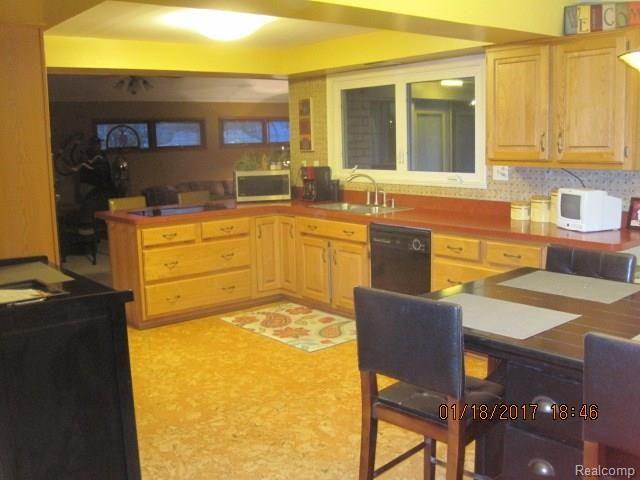 26100 Barbados Road Farmington Hills, MI 48334 - Photo 8 of 15