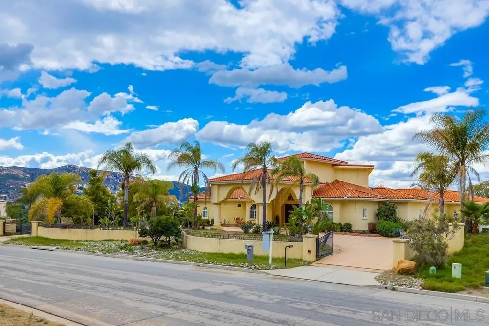 15853 Broad Oaks Road El Cajon, CA 92021 - Photo 2 of 25 Gallery Image 2