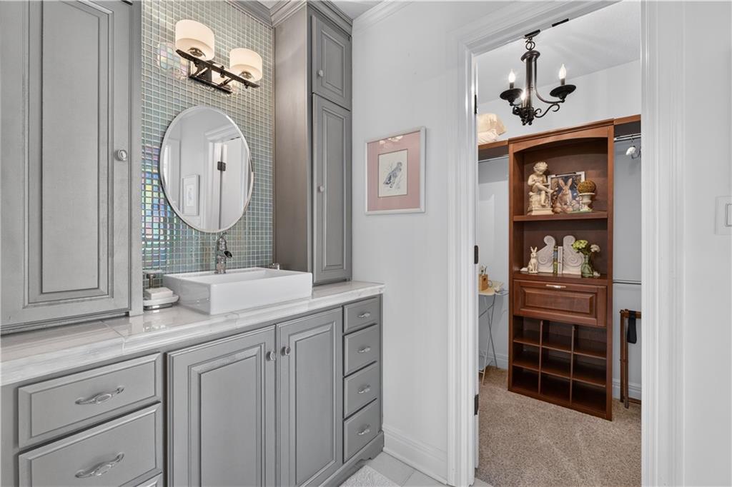 12816 Sagamore Road Leawood, KS 66209 - Photo 32 of 55