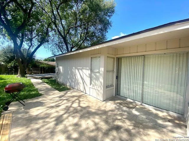 a view of a back yard of the house