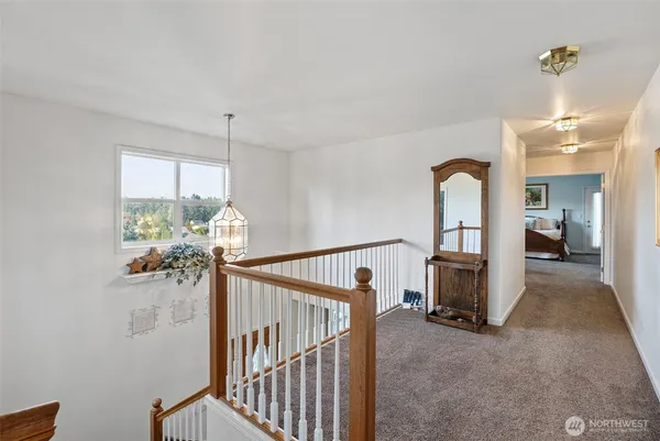 a view of livingroom with furniture and entryway