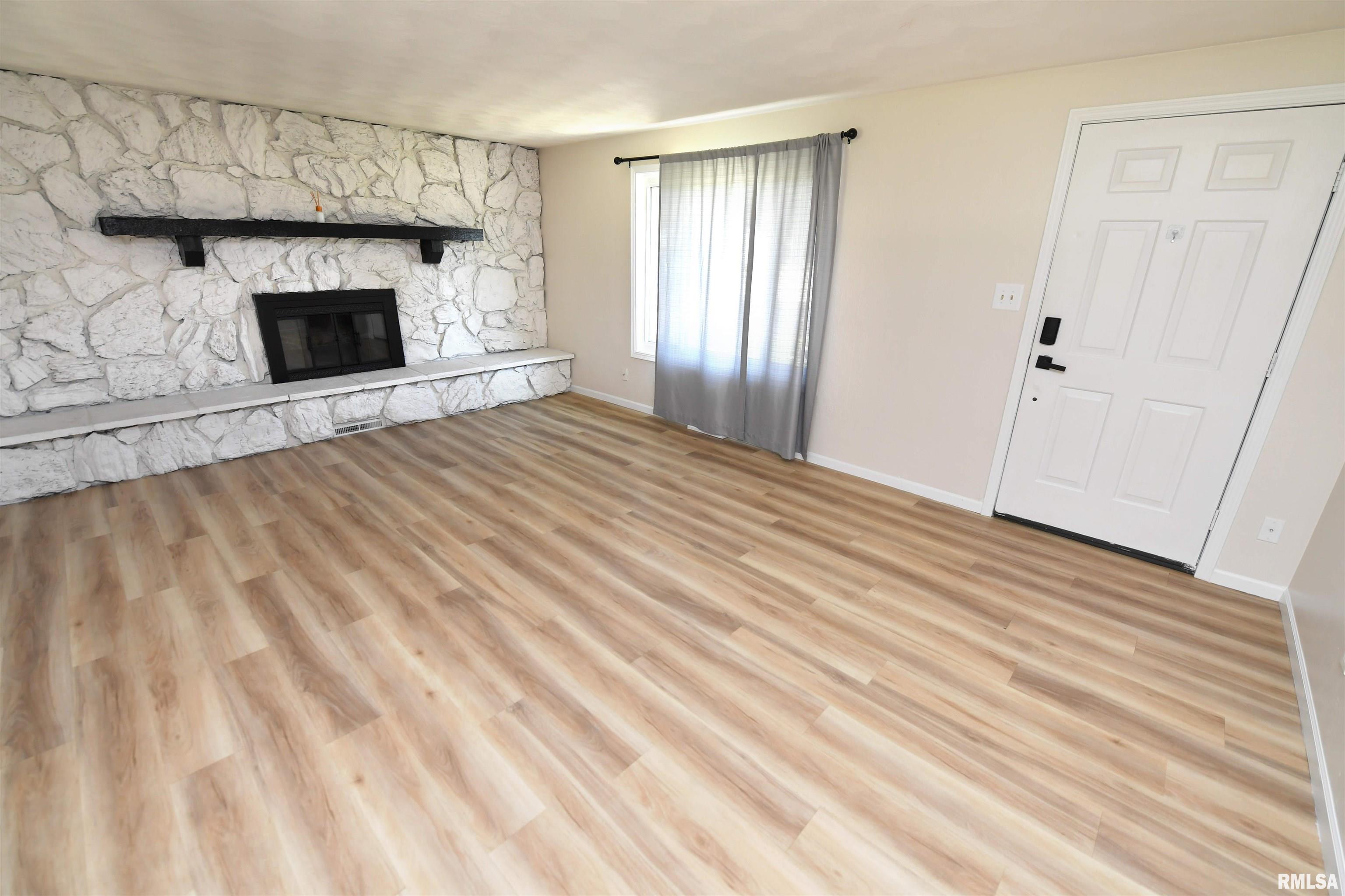 1614 Springfield Road East Peoria, IL 61611 - Photo 3 of 67 Gallery Image 3