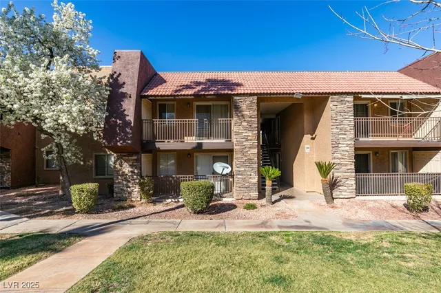 $1,100 | 5081 River Glen Drive, Unit 114, Las Vegas, NV 89103