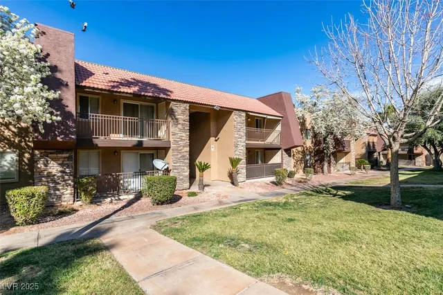 $1,100 | 5081 River Glen Drive, Unit 114, Las Vegas, NV 89103