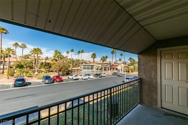 $1,100 | 5081 River Glen Drive, Unit 114, Las Vegas, NV 89103