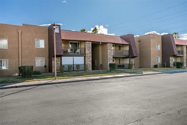 $1,100 | 5081 River Glen Drive, Unit 114, Las Vegas, NV 89103