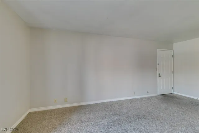 $1,100 | 5081 River Glen Drive, Unit 114, Las Vegas, NV 89103