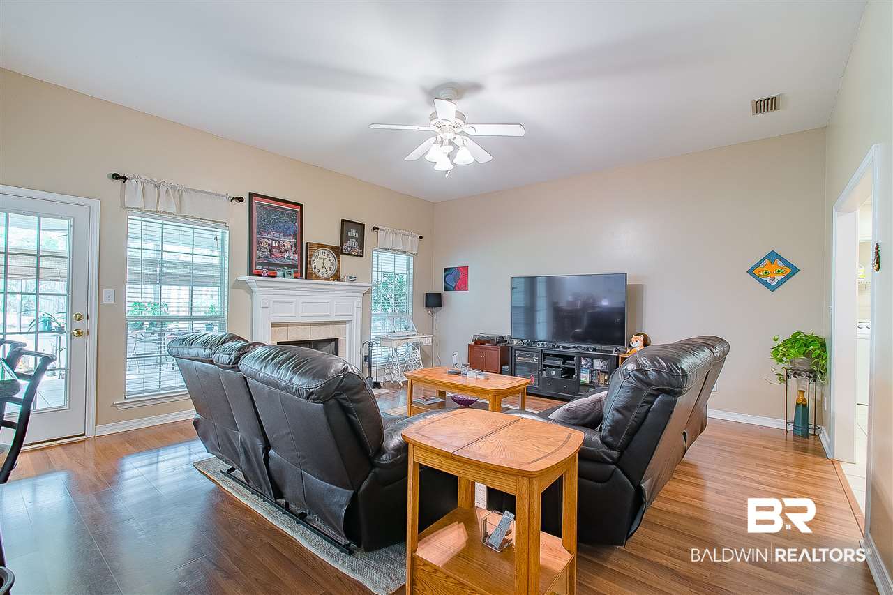 9211 Huckleberry Drive Daphne, AL 36527 - Photo 6 of 35 Living Room