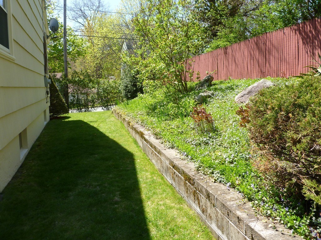 53 Anna Street Worcester, MA 01604 - Photo 4 of 30 Gallery Image 4