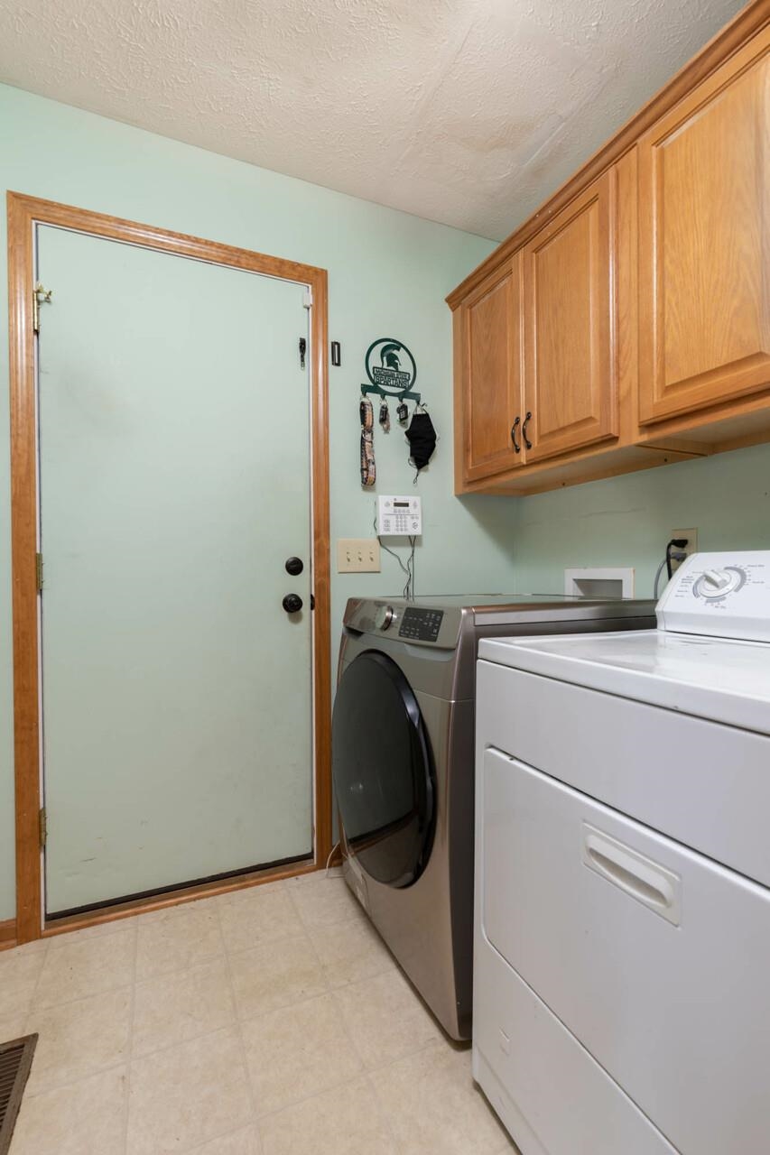 11102 Chicory Ridge Way Roscoe, IL 61073 - Photo 12 of 34 a utility room with dryer and washer