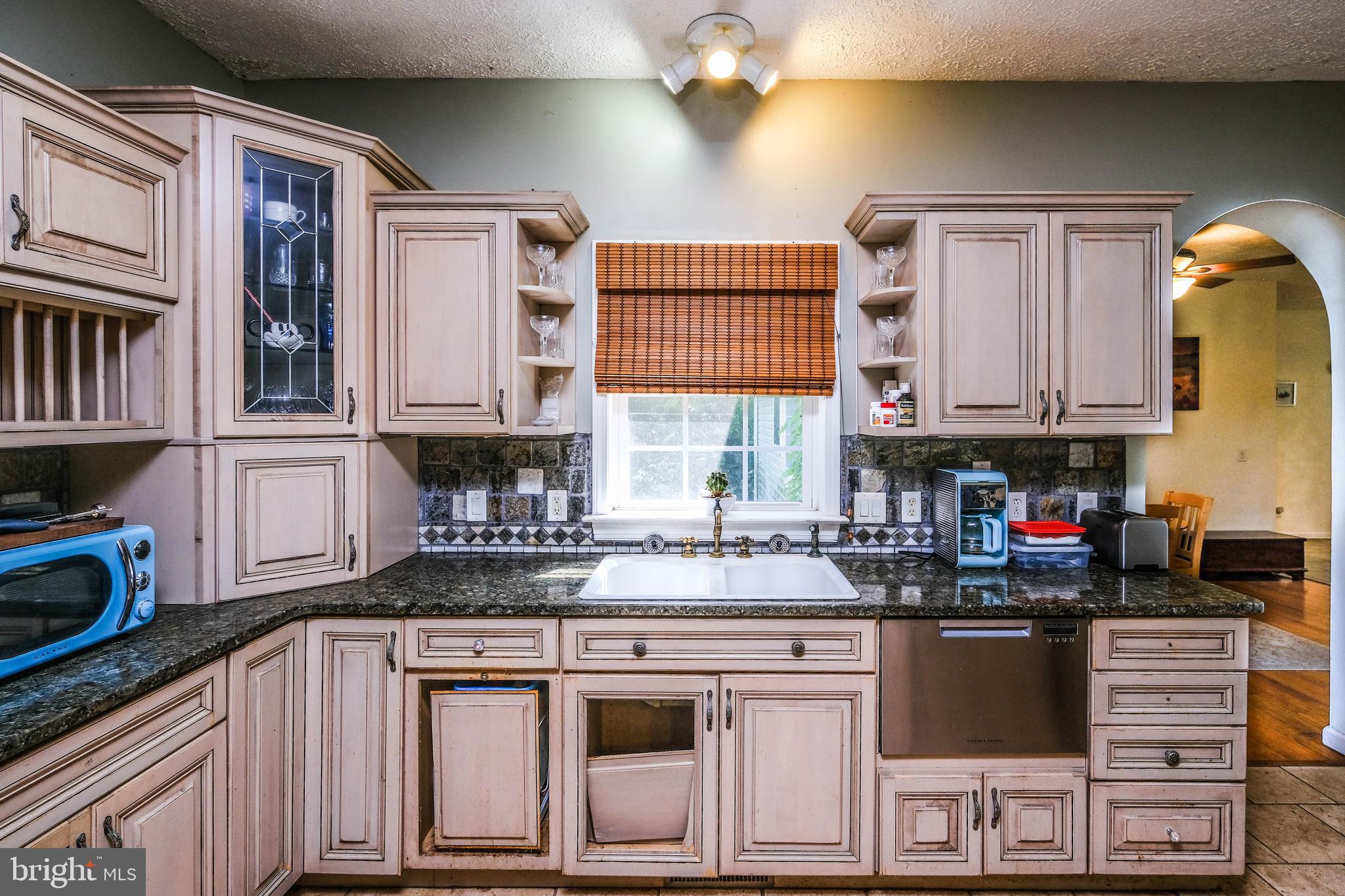 1195 Shangri-La Road Bentonville, VA 22610 - Photo 38 of 64 a kitchen with stainless steel appliances granite countertop a stove and a sink