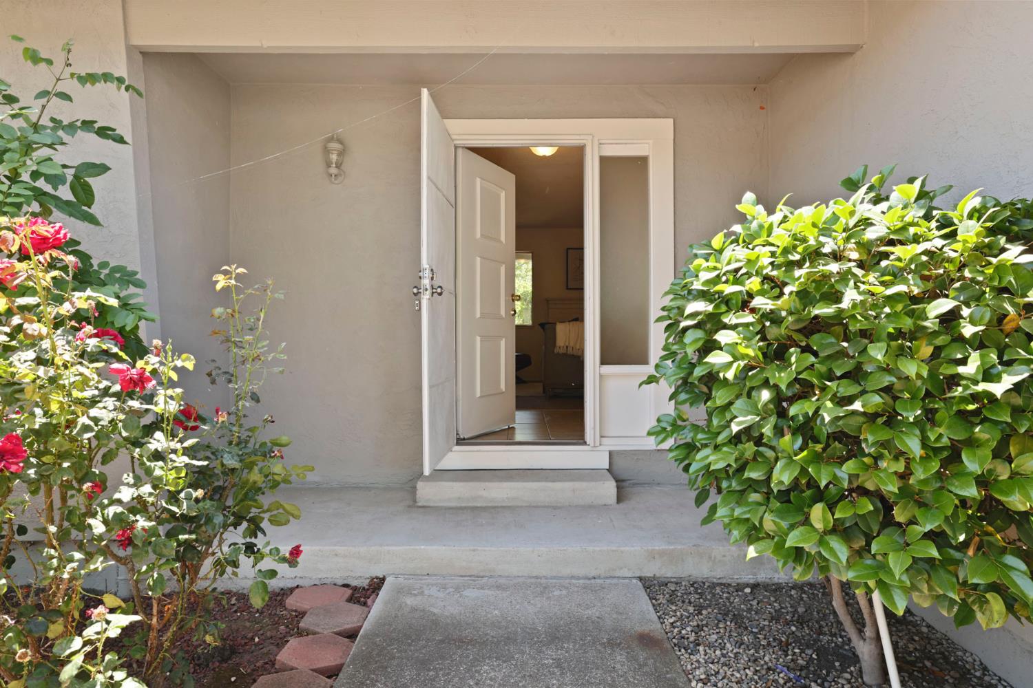 1118 Fallbrook Drive Stockton, CA 95210 - Photo 3 of 38 Gallery Image 3